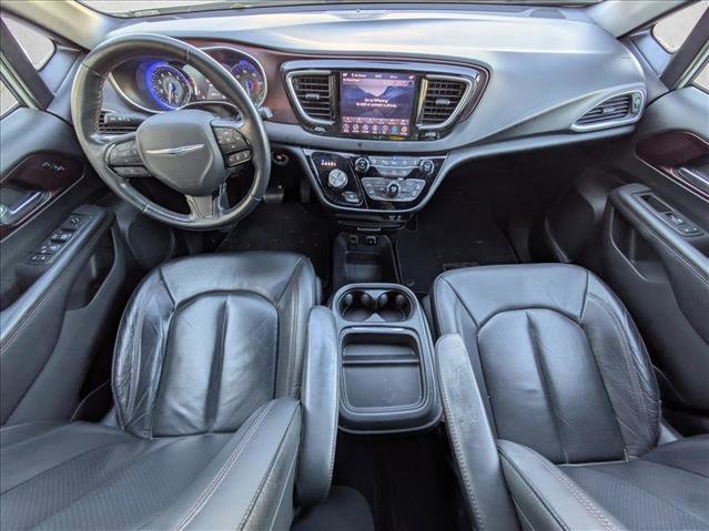 Used 2020 Chrysler Pacifica Touring-L image 10