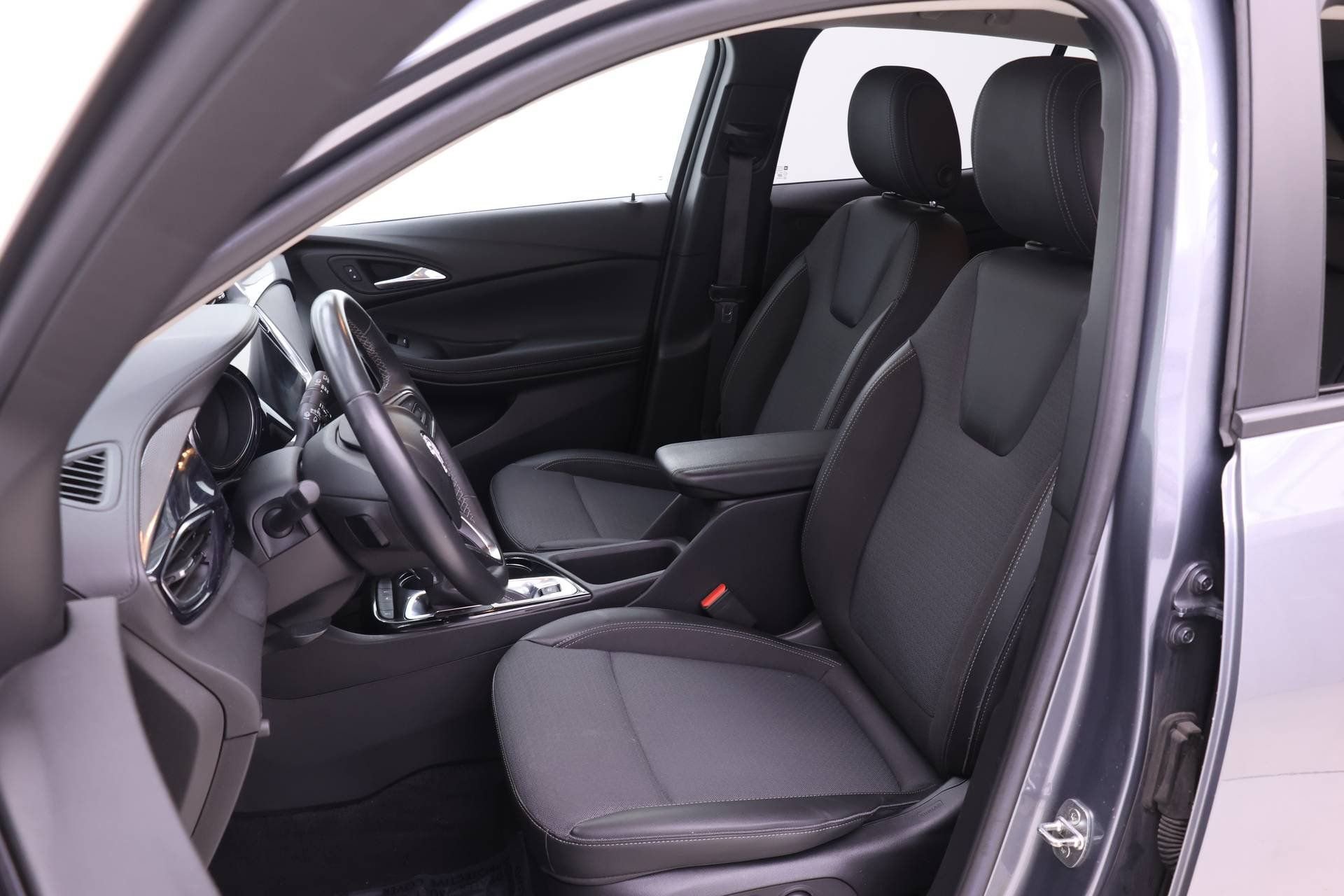 Used 2022 Buick Encore GX Select w/ Sport Touring Package image 6