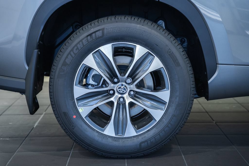 New 2026 Toyota Highlander XLE AWD/4WD image 16