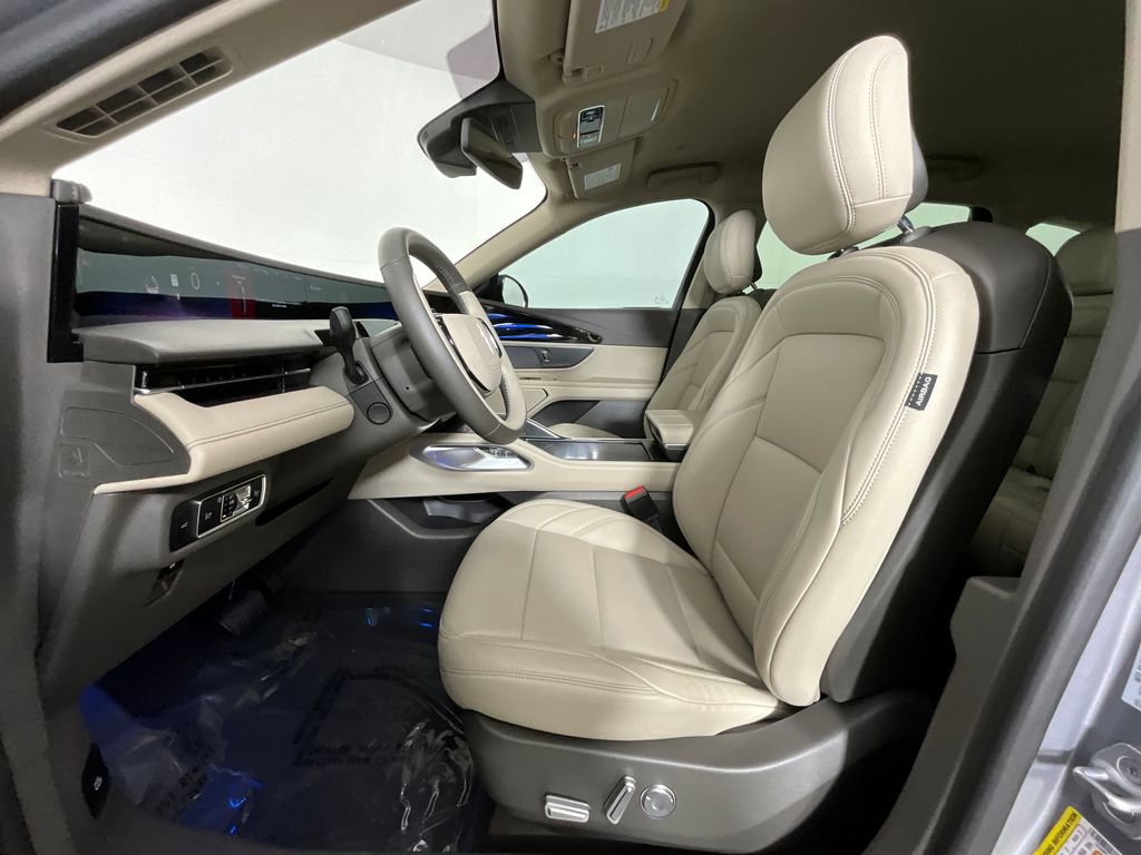 Used 2025 Lincoln Nautilus Premier AWD/4WD image 16