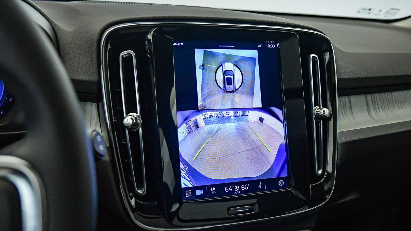 Certified 2025 Volvo XC40 B5 Ultra w/ Climate Package image 26