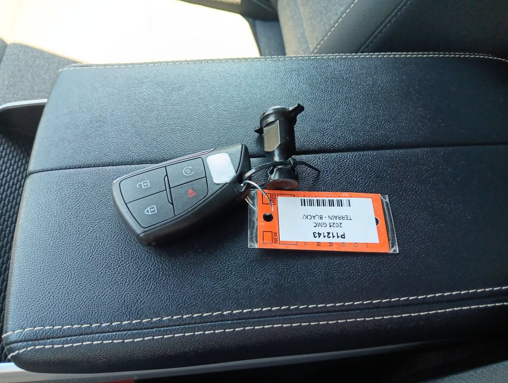 Used 2025 GMC Terrain Elevation AWD/4WD image 28