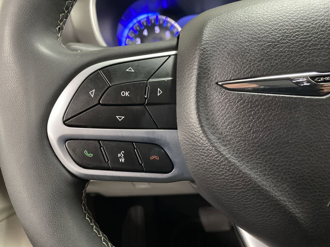 Used 2024 Chrysler Pacifica Touring-L FWD image 19