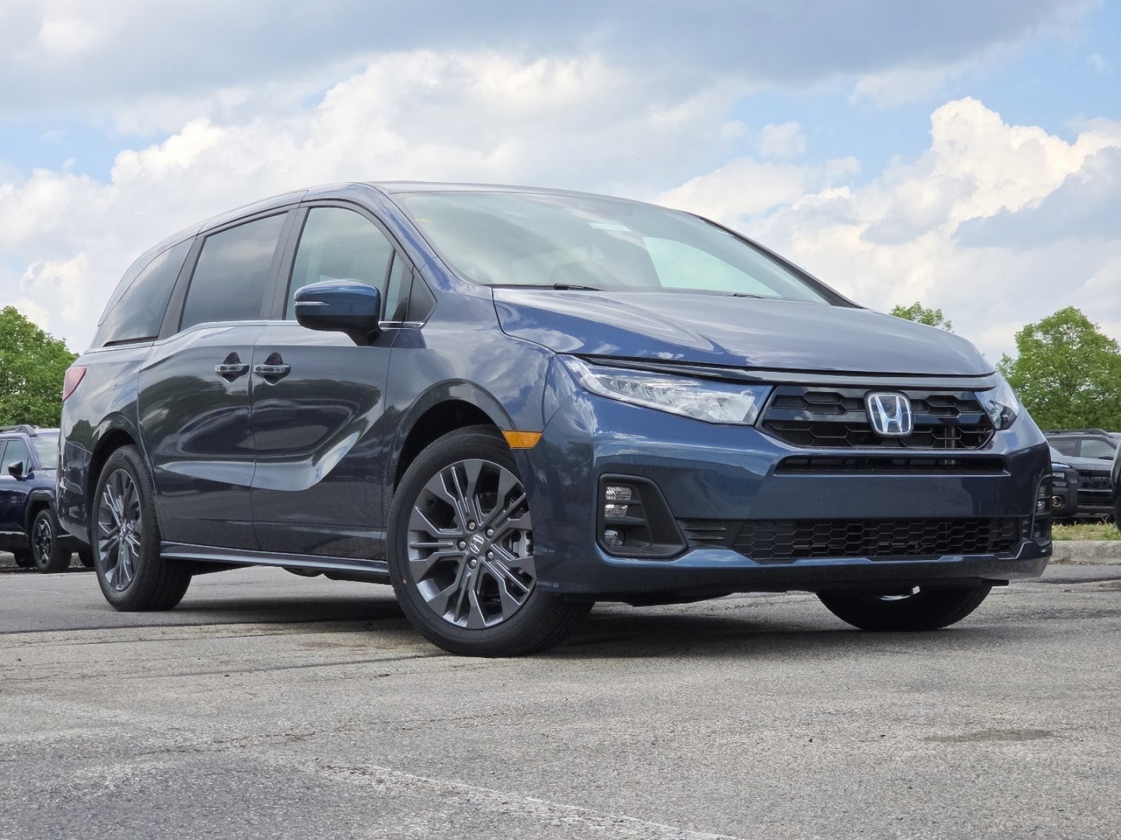 New 2026 Honda Odyssey Touring image 2