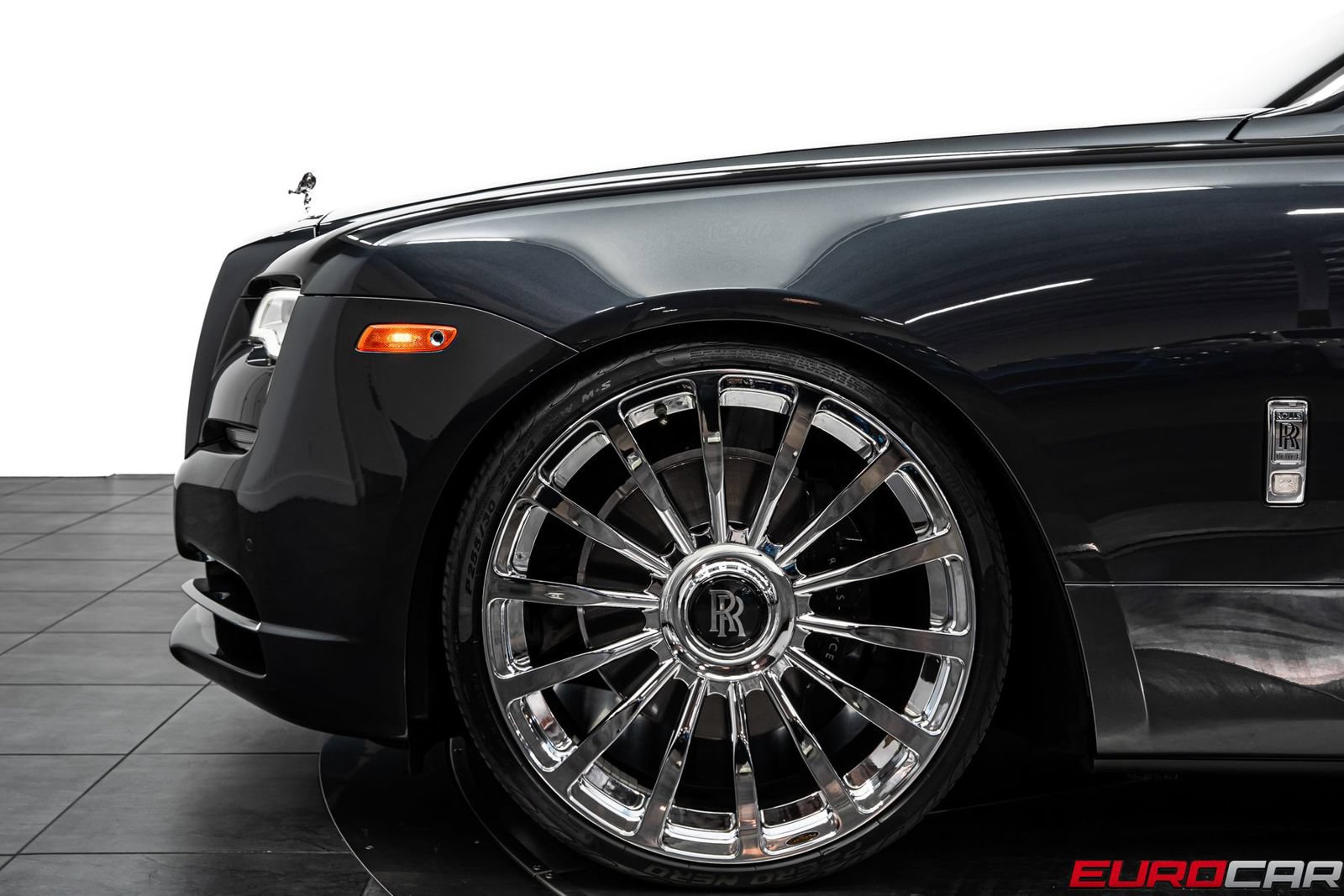 Used 2018 Rolls-Royce Dawn RWD image 16