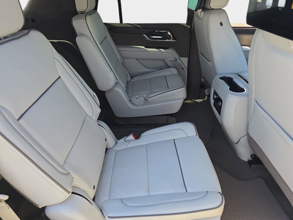 Used 2026 GMC Yukon Denali w/ Denali Reserve Package image 13