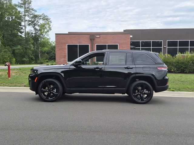 New 2026 Jeep Grand Cherokee Limited w/ Limited Altitude Package AWD/4WD image 10