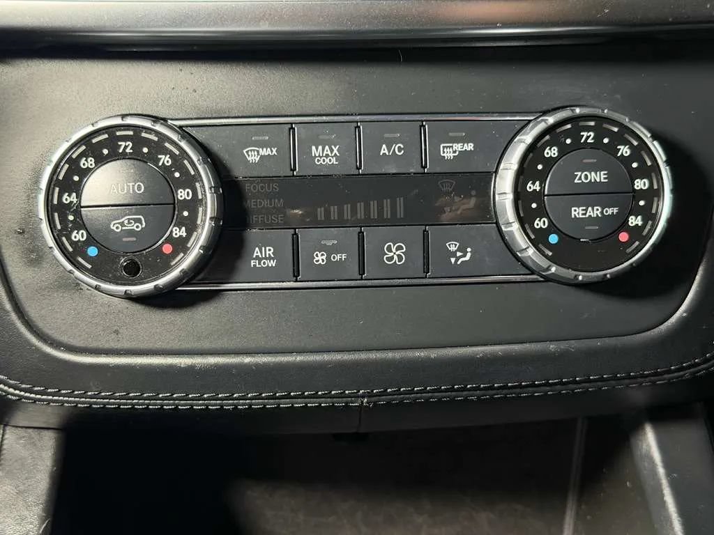 Used 2015 Mercedes-Benz GL 550 4MATIC image 42