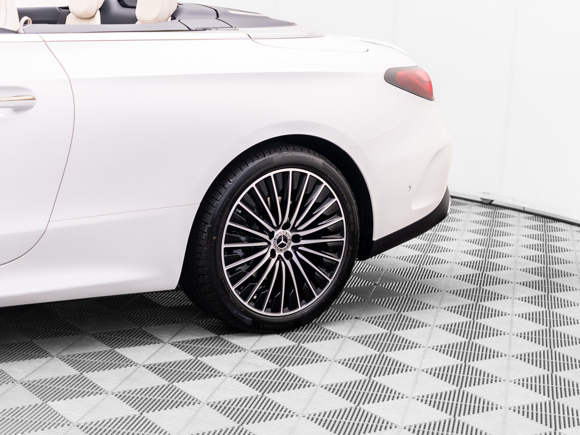 New 2027 Mercedes-Benz CLE 300 4MATIC Cabriolet image 33