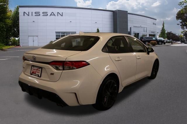 Used 2024 Toyota Corolla SE w/ SE Premium Package FWD image 2