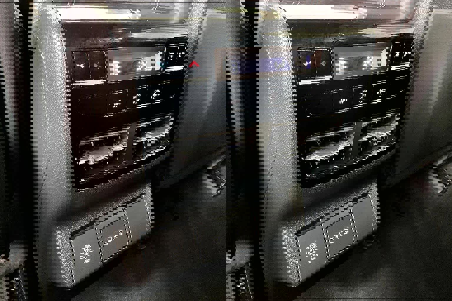 Used 2025 Acura MDX SH-AWD w/ Technology Package image 32