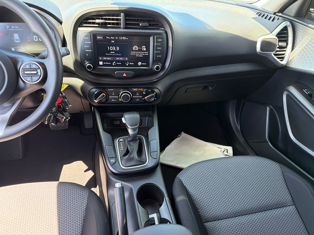 Used 2023 Kia Soul LX w/ LX Technology Package FWD image 15