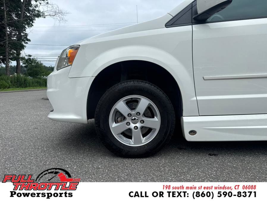 Used 2012 Dodge Grand Caravan SXT image 26