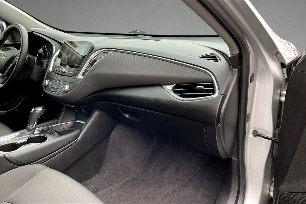 Used 2018 Chevrolet Malibu LT image 26