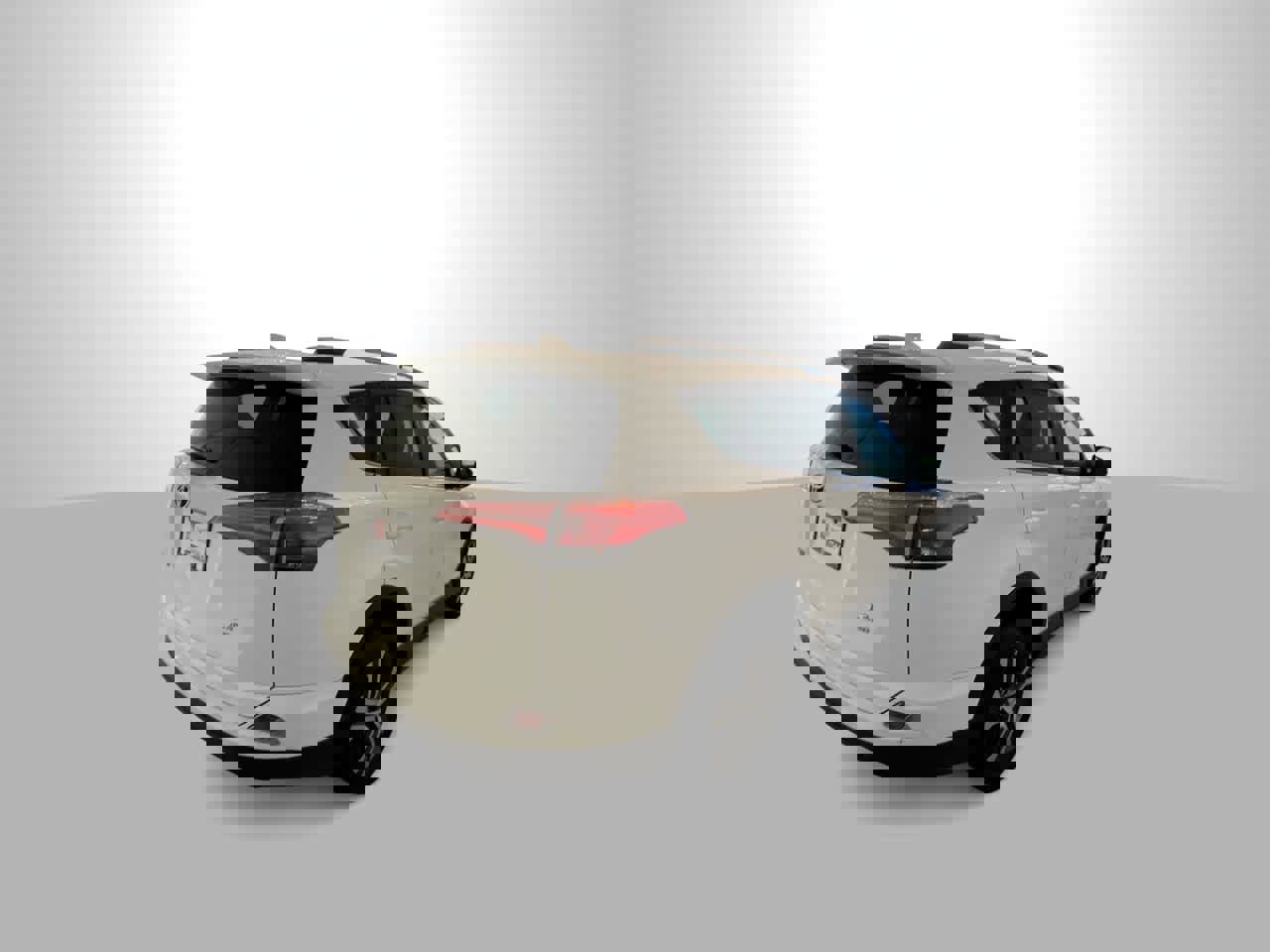 Used 2018 Toyota RAV4 LE image 8