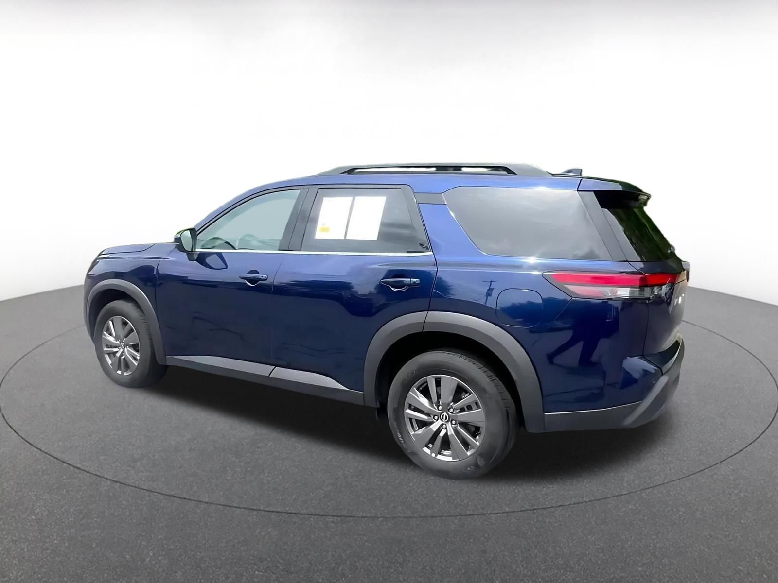 Used 2025 Nissan Pathfinder SV AWD/4WD image 10