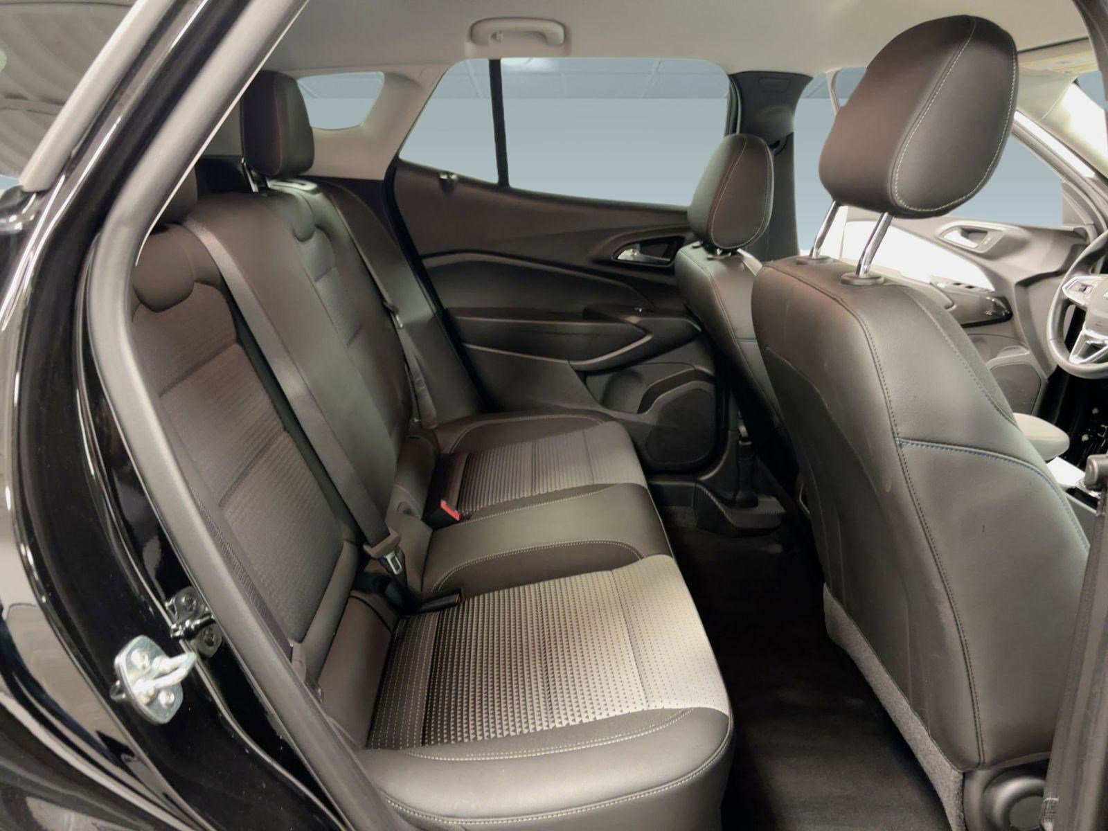 Certified 2025 Chevrolet Trax LT w/ LT Convenience Package image 30