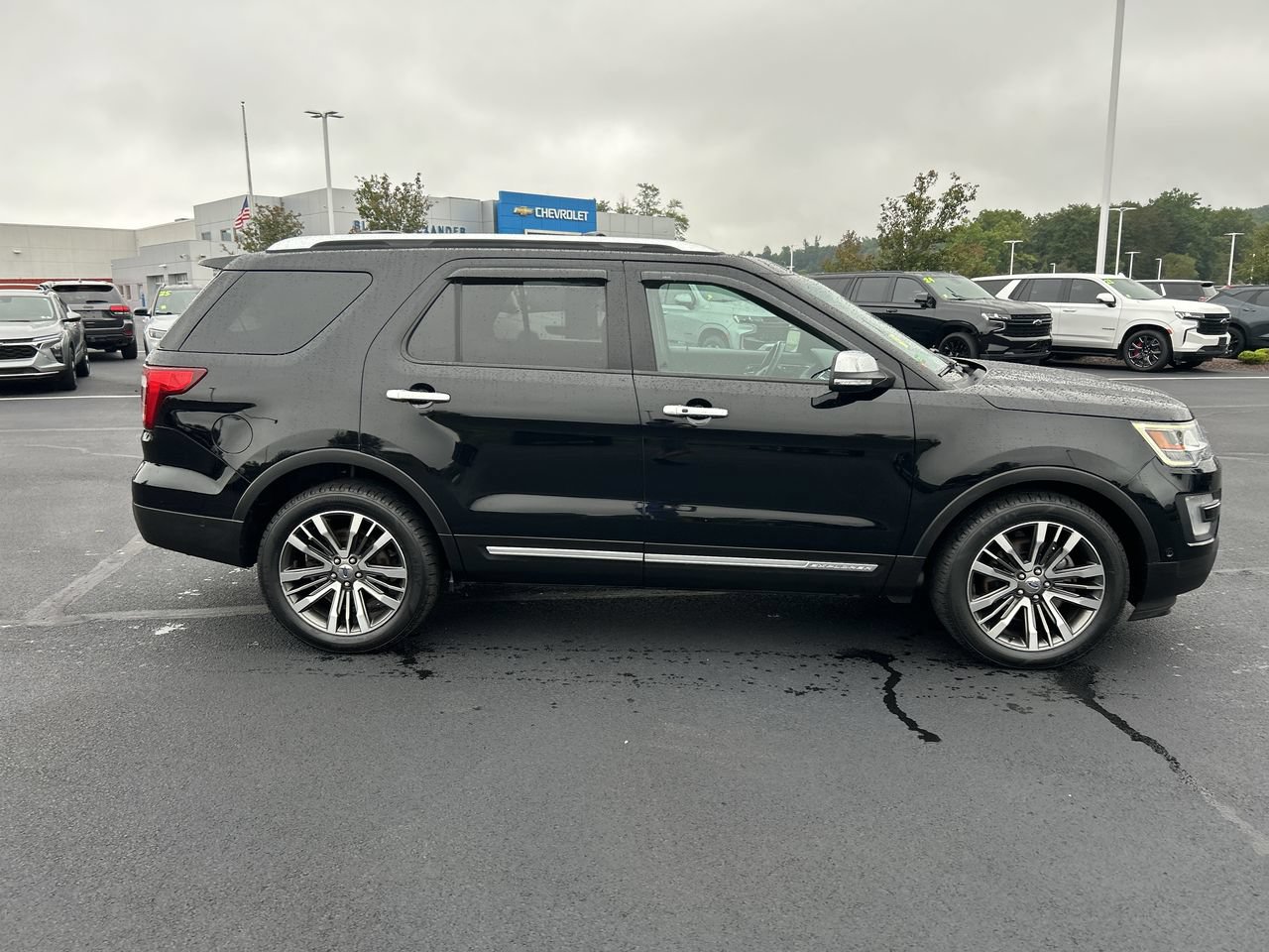 Used 2017 Ford Explorer Platinum AWD/4WD image 8