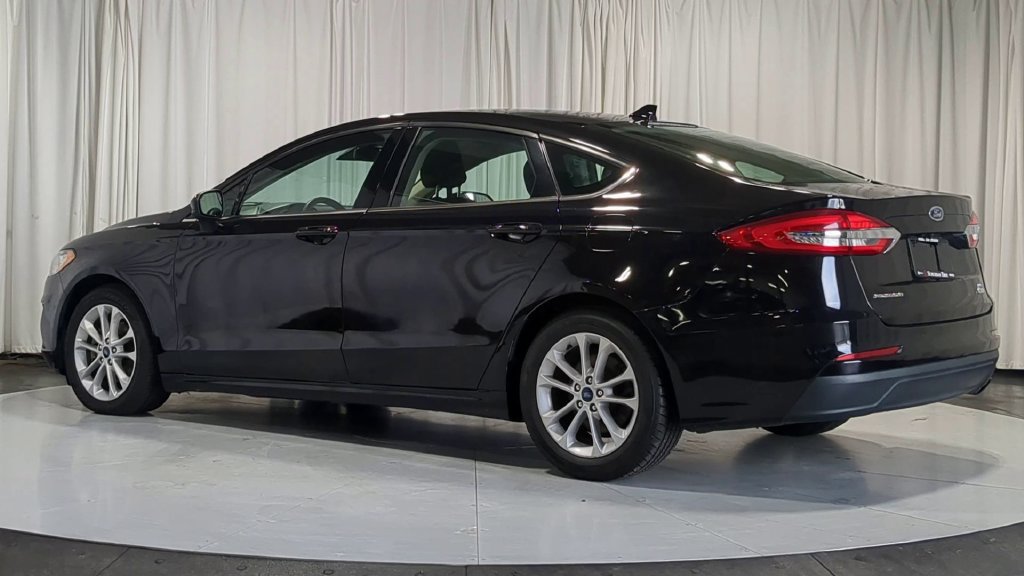 Used 2020 Ford Fusion SE FWD image 8