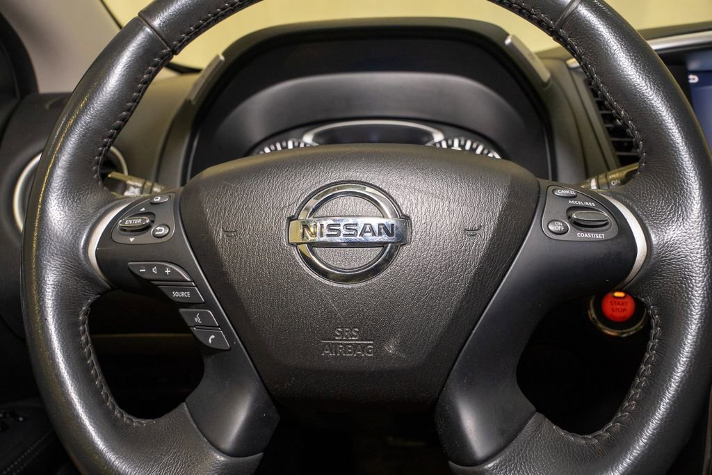 Used 2018 Nissan Pathfinder SV image 19
