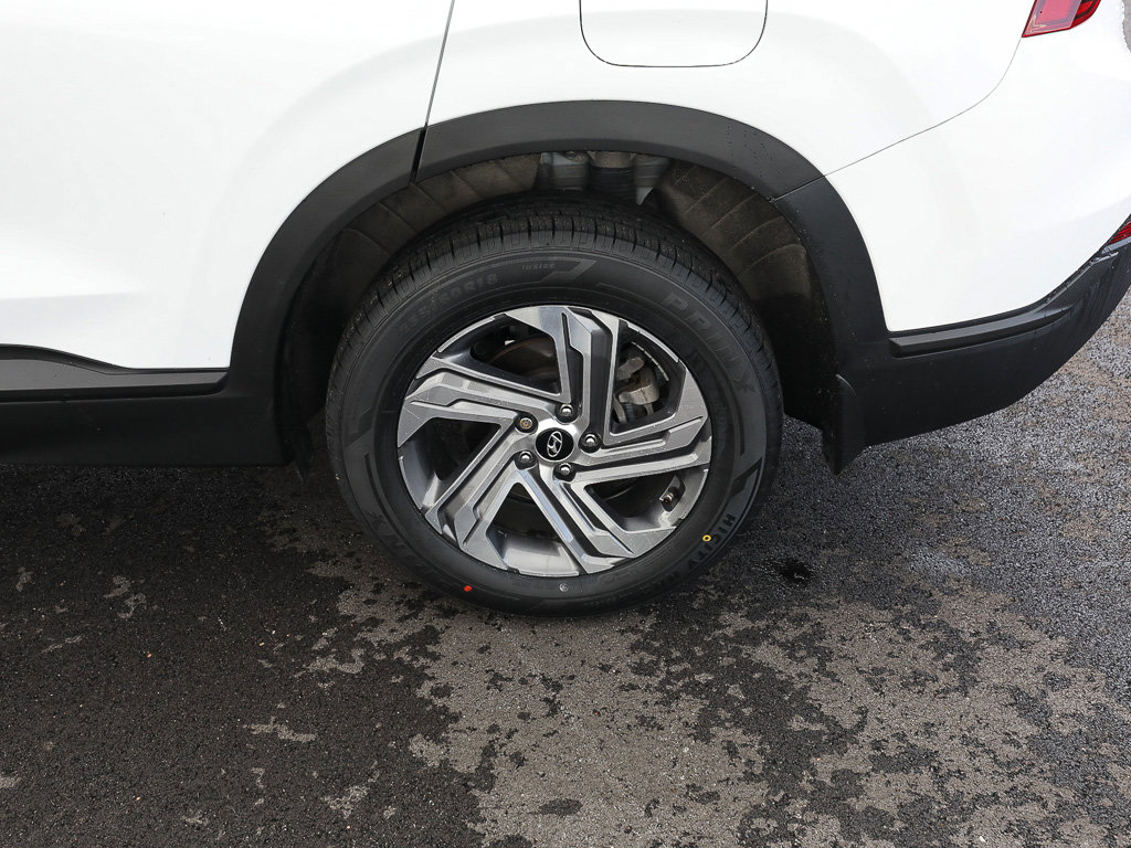 Used 2023 Hyundai Santa Fe SE FWD image 4