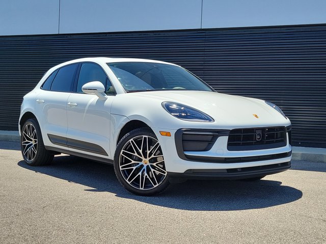 Certified 2023 Porsche Macan AWD/4WD image 11