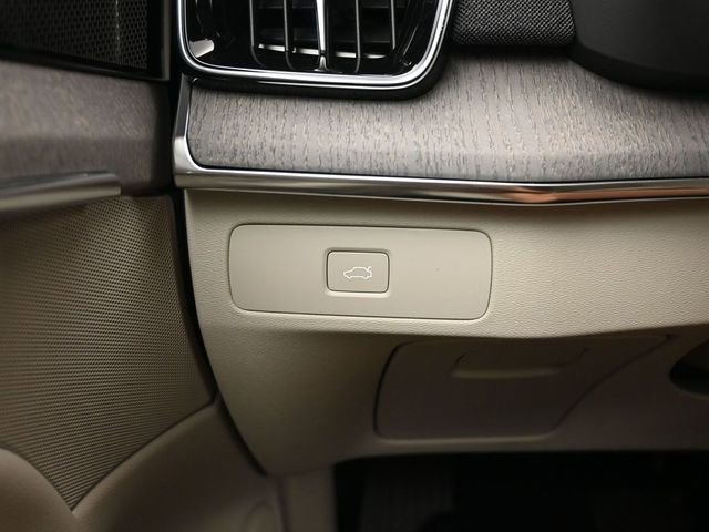 New 2026 Volvo XC90 B6 Ultra w/ Protection Package image 29