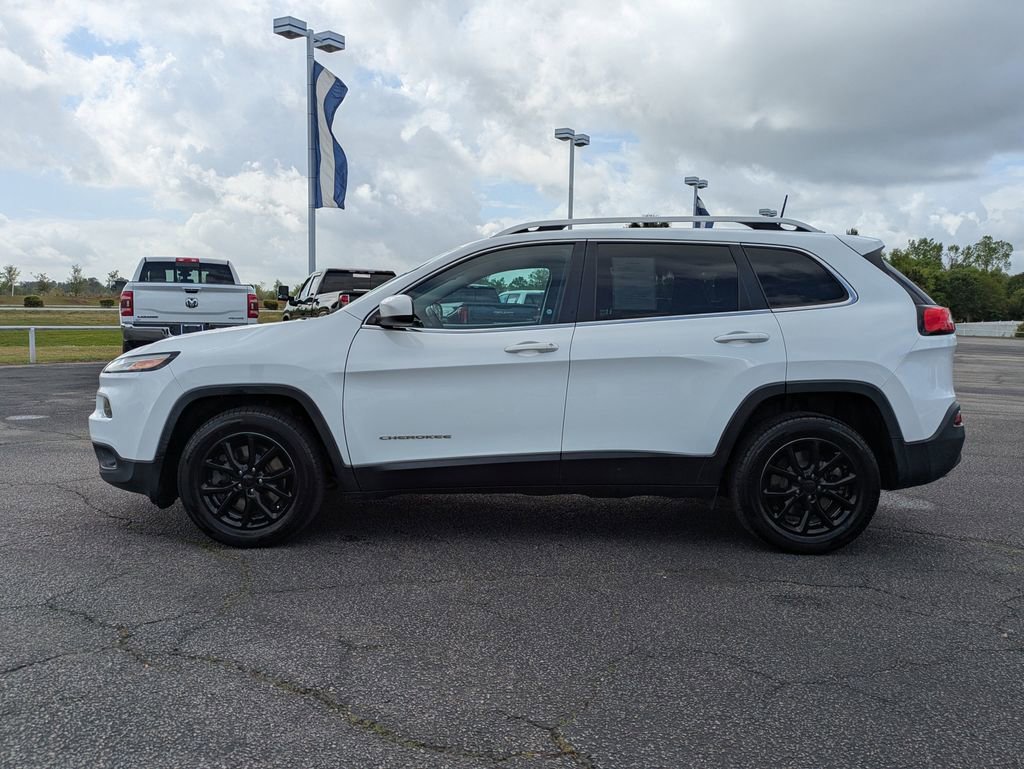 Used 2017 Jeep Cherokee Latitude w/ Comfort & Sound Group image 8
