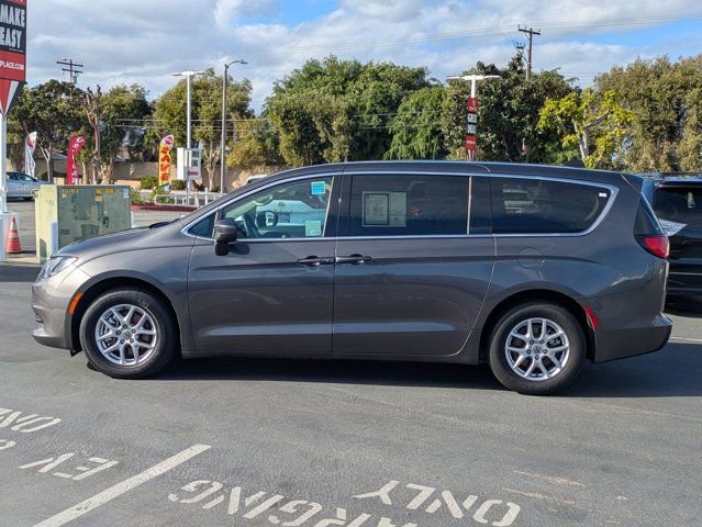 Used 2023 Chrysler Voyager LX image 13