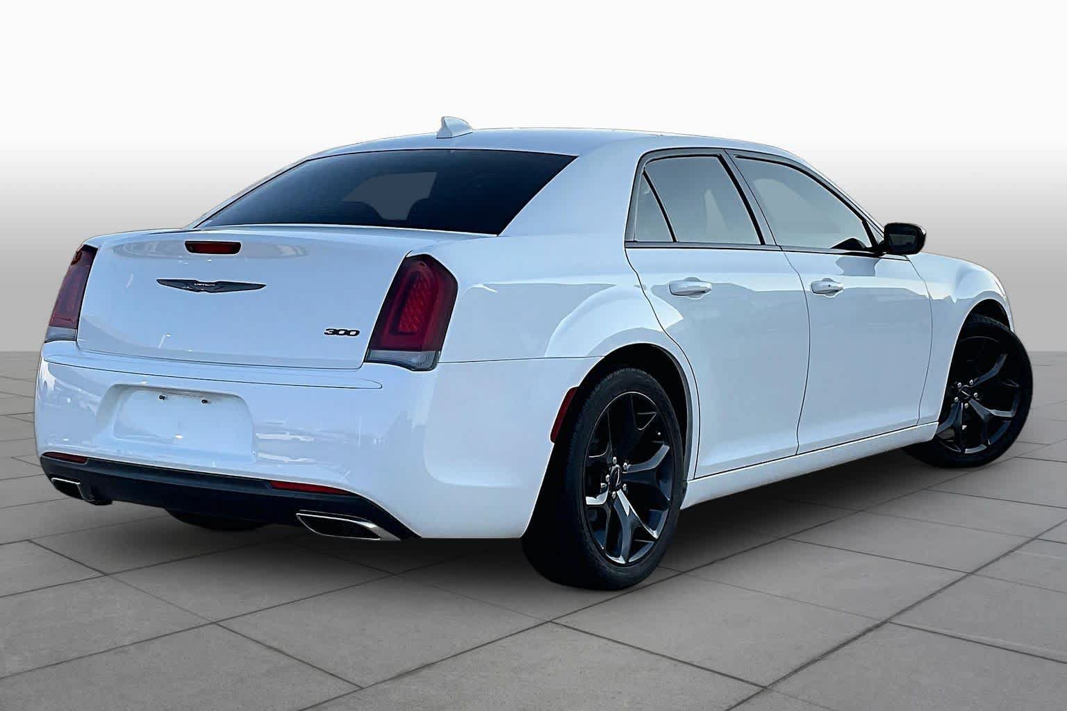 Used 2021 Chrysler 300 Touring w/ Sport Appearance Package RWD image 13