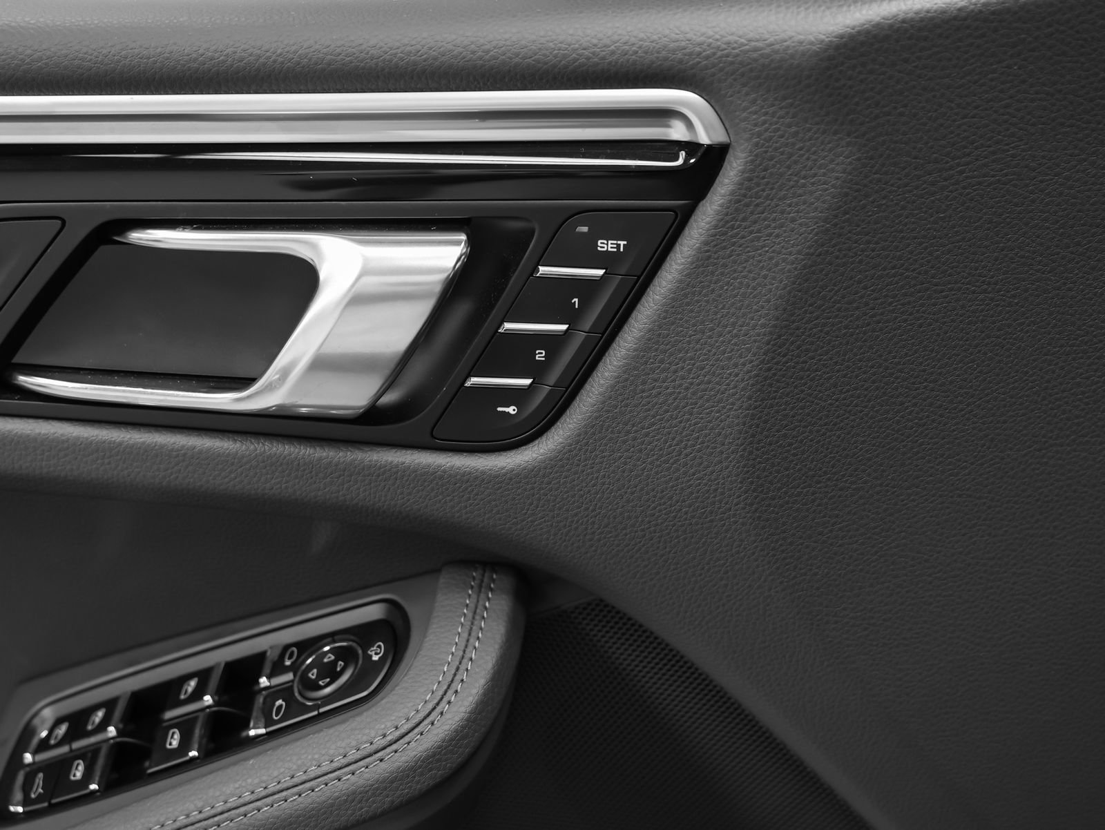 Certified 2023 Porsche Macan AWD/4WD image 26