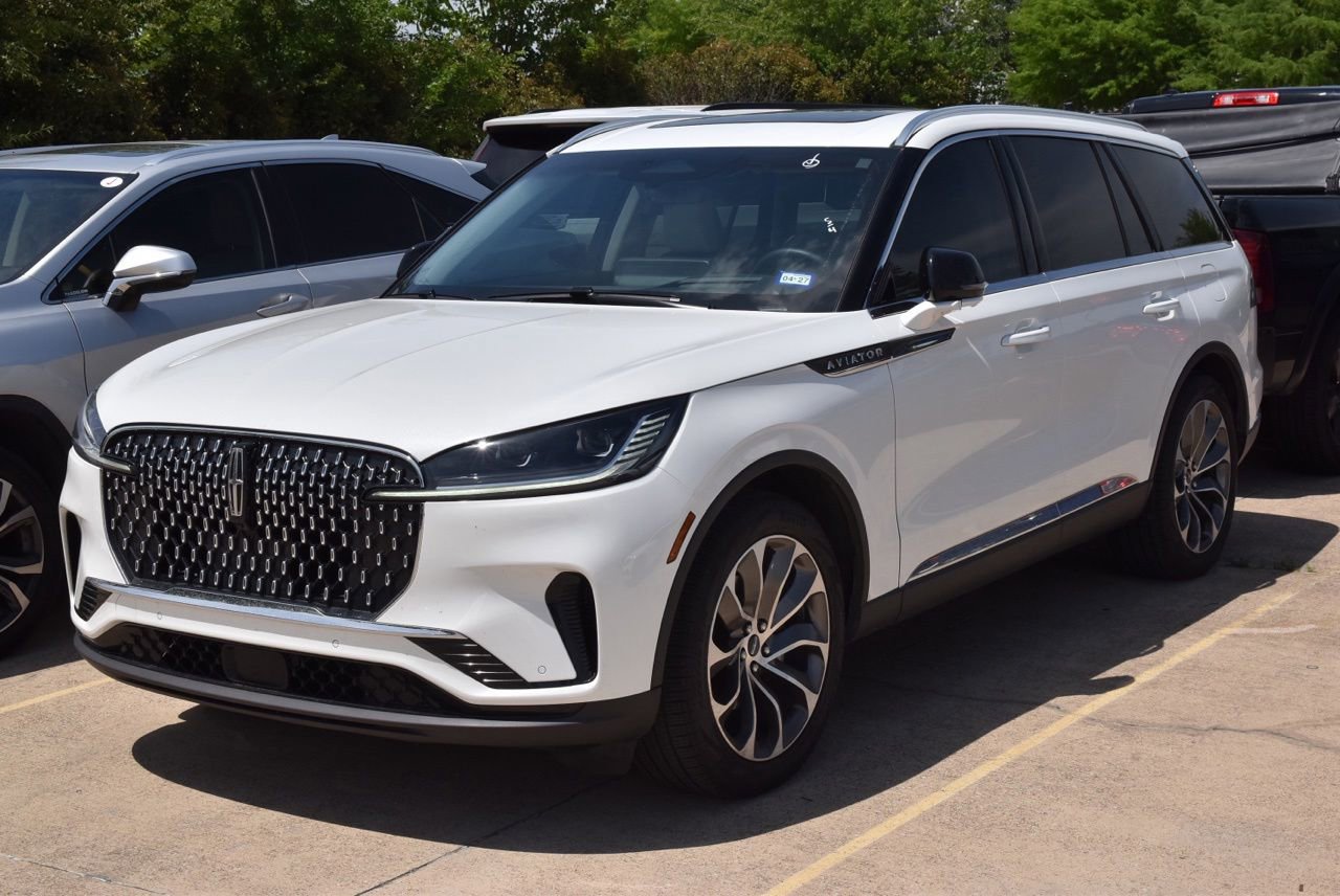 Certified 2025 Lincoln Aviator Reserve w/ Illumination Package RWD image 2