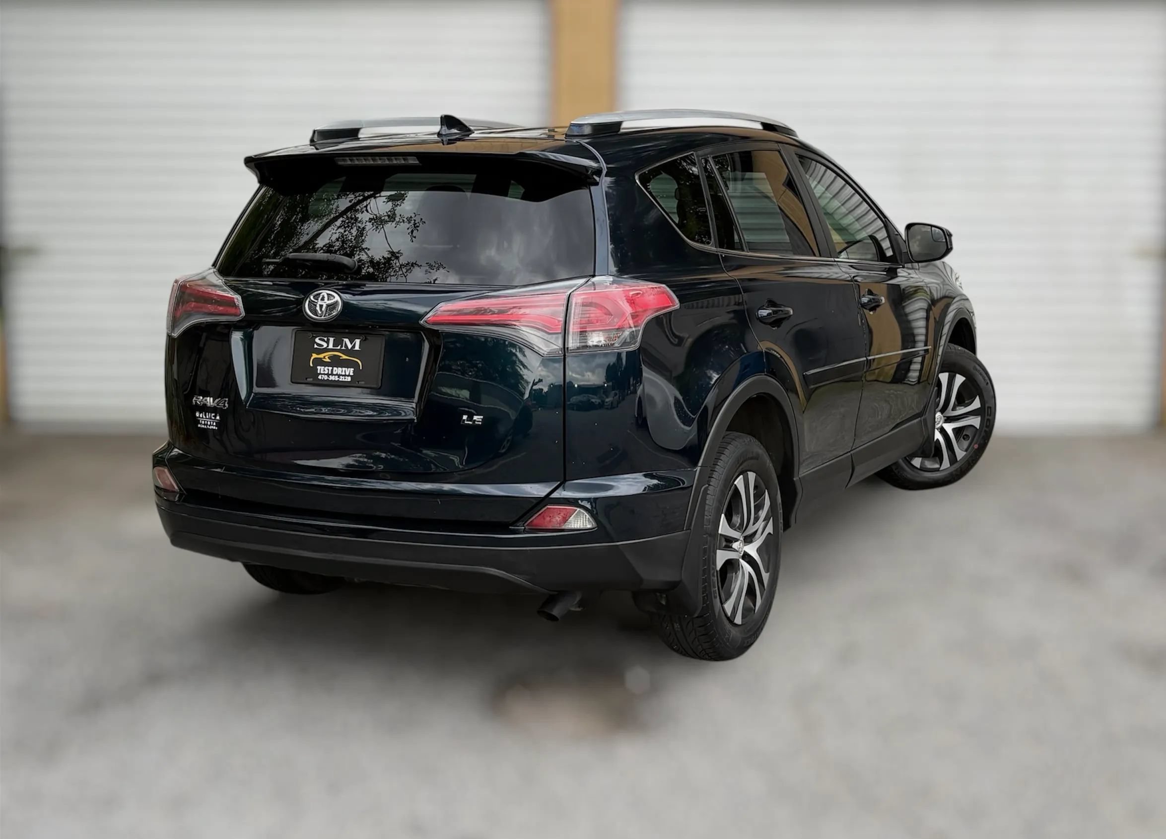 Used 2017 Toyota RAV4 LE FWD image 10