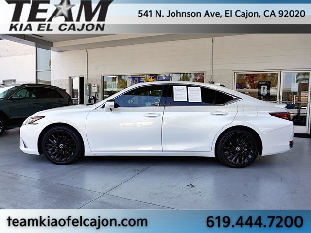 Used 2024 Lexus ES 300h Ultra Luxury w/ Accessory Package (Z2) FWD image 6