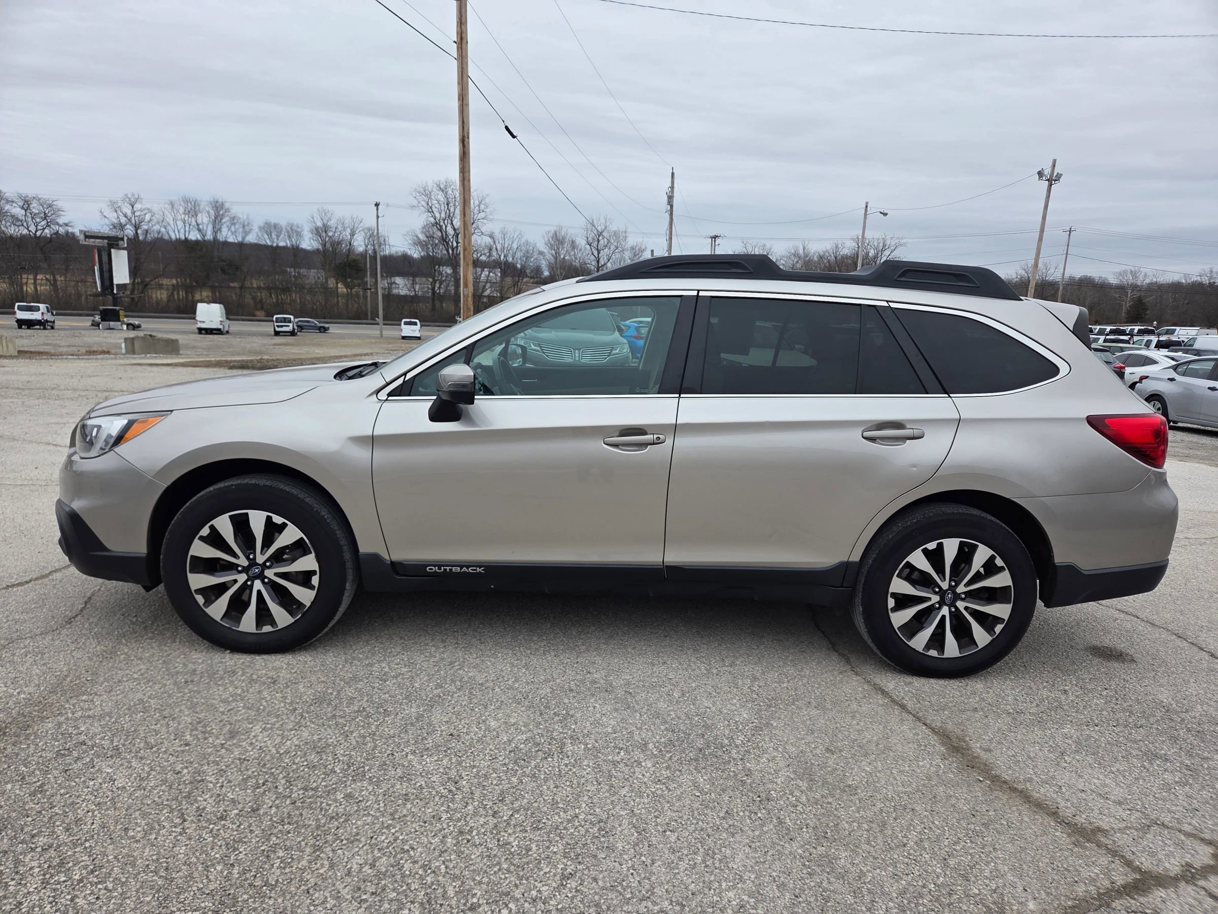 Used 2016 Subaru Outback 2.5i Limited image 1