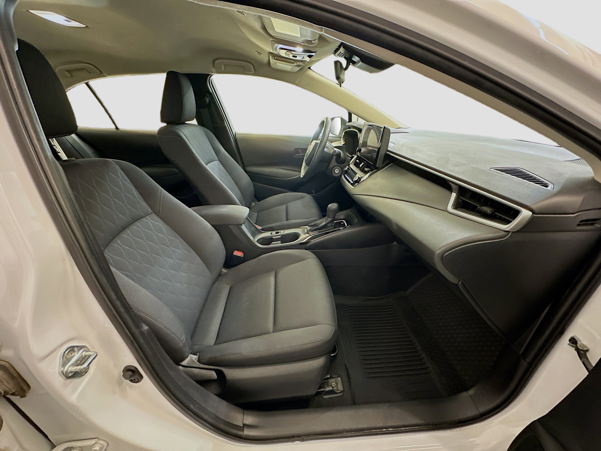 Used 2024 Toyota Corolla LE image 32