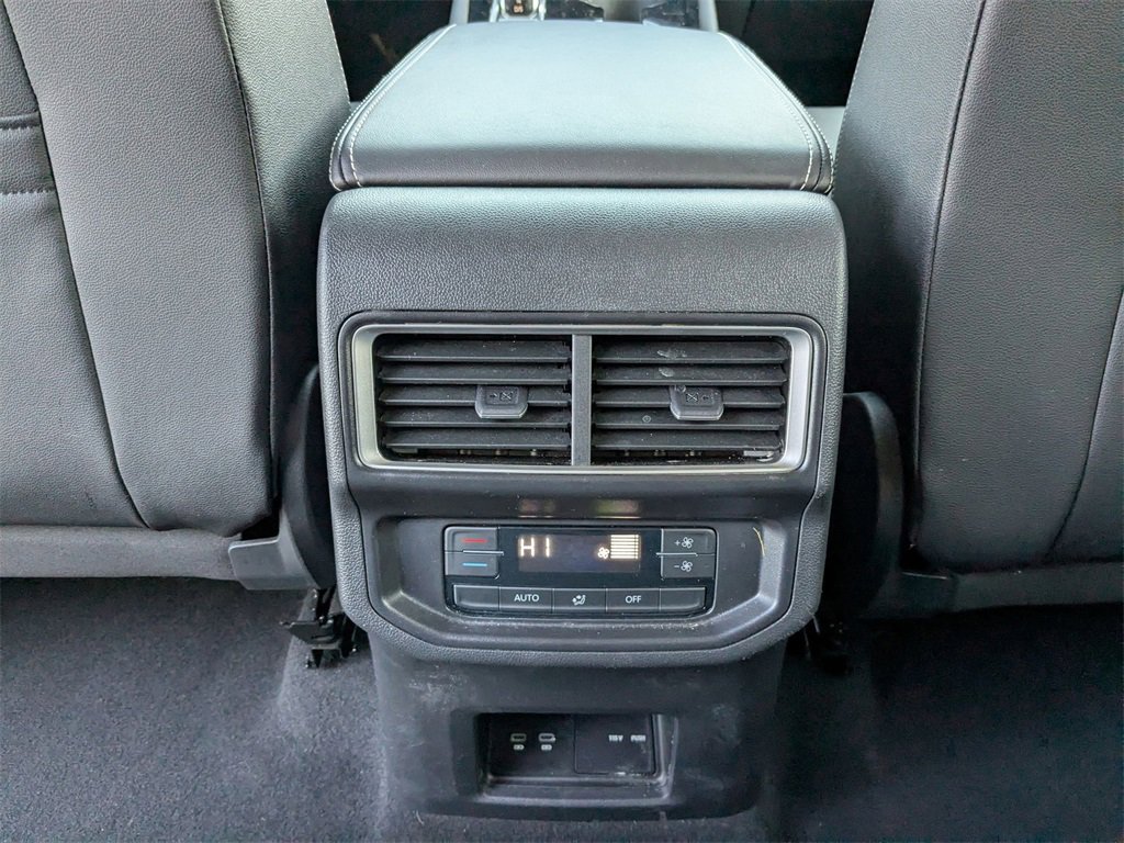 Used 2025 Volkswagen Atlas SE image 26