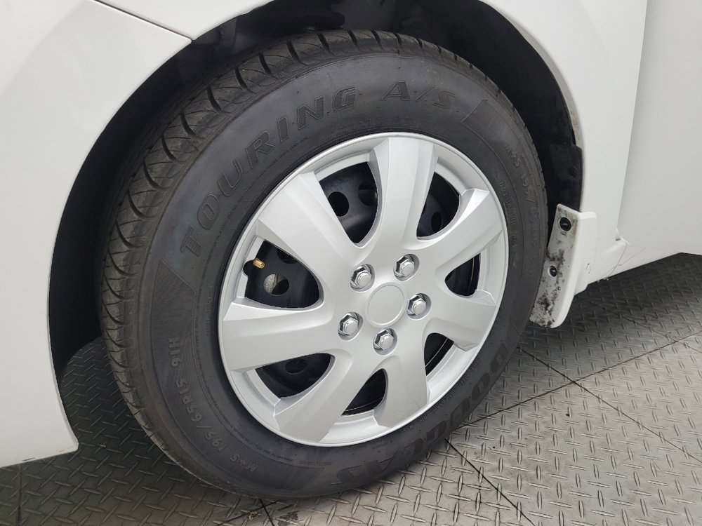 Used 2024 Nissan Versa S w/ Trunk Package image 31