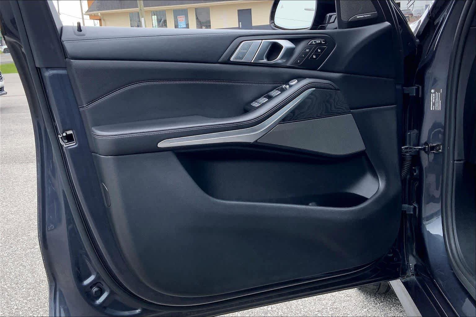 Used 2019 BMW X7 xDrive50i w/ M Sport Package AWD/4WD image 21