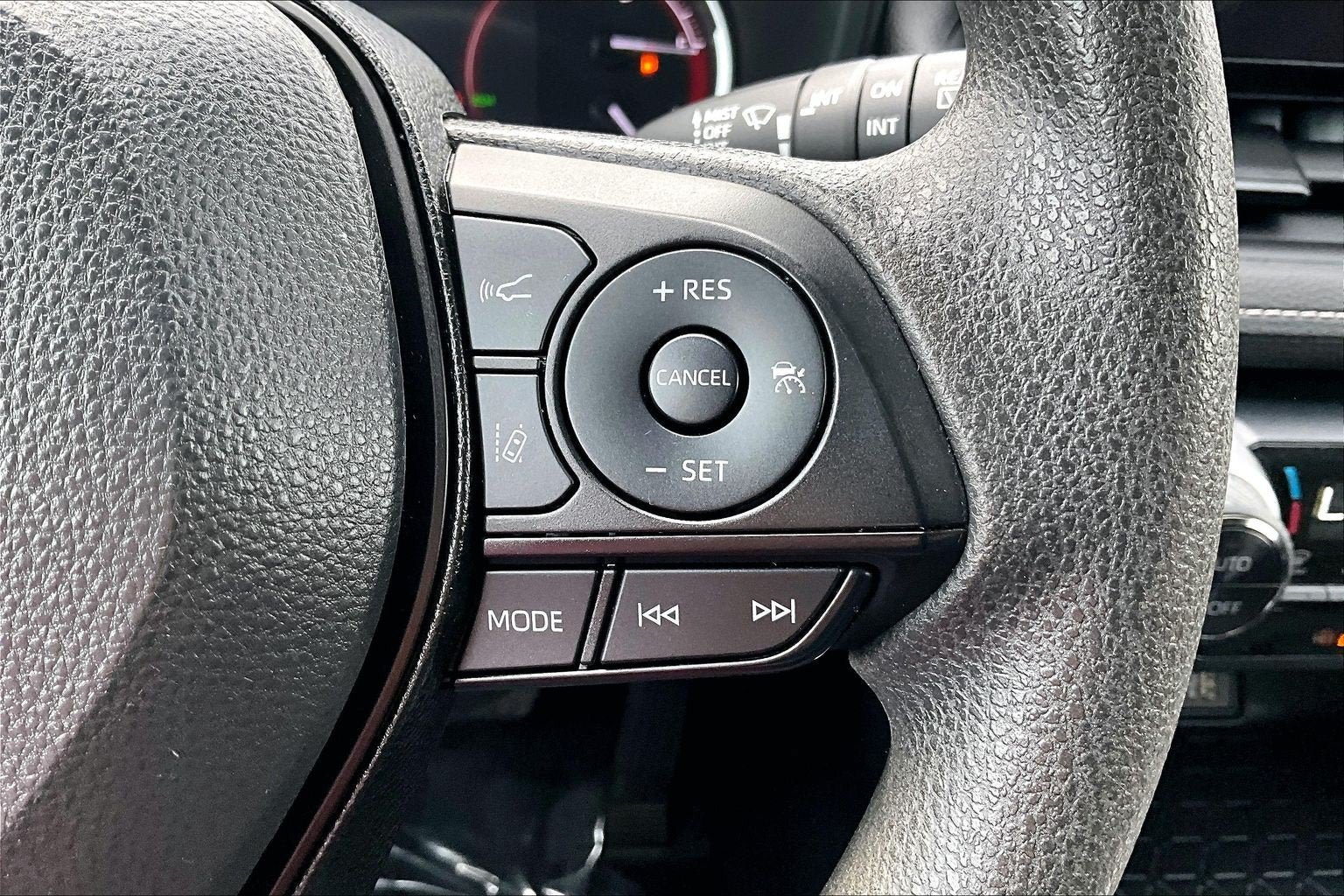 Used 2024 Toyota RAV4 XLE FWD image 18