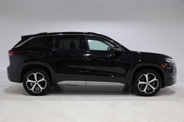 Used 2026 Volkswagen Tiguan SE AWD/4WD image 9