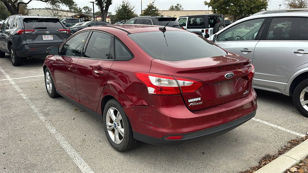 Used 2013 Ford Focus SE w/ SE Winter Pkg image 4