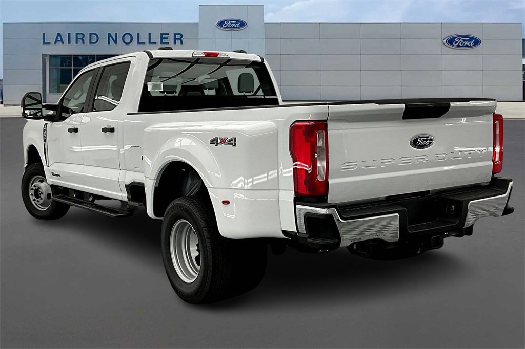 New 2026 Ford F350 4x4 Crew Cab DRW Super Duty image 3