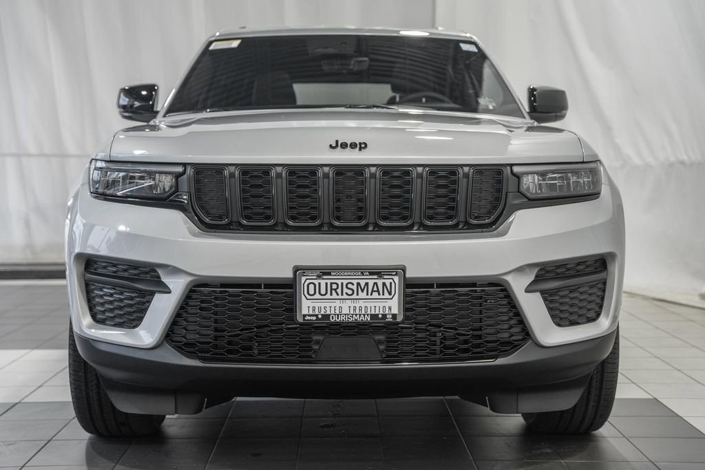 New 2025 Jeep Grand Cherokee Altitude image 2