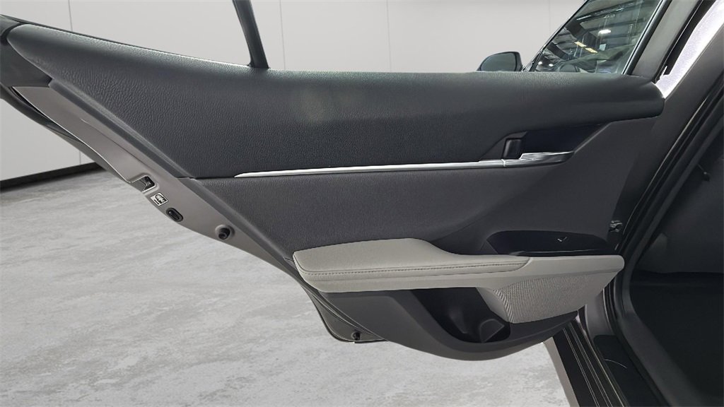 Used 2019 Toyota Camry XLE image 32
