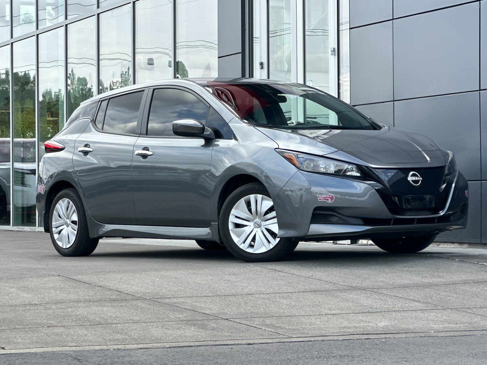 Used 2023 Nissan Leaf S FWD image 2