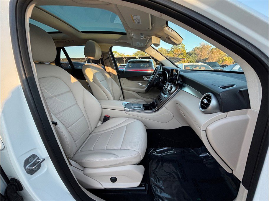 Used 2020 Mercedes-Benz GLC 300 4MATIC w/ Multimedia Package image 43