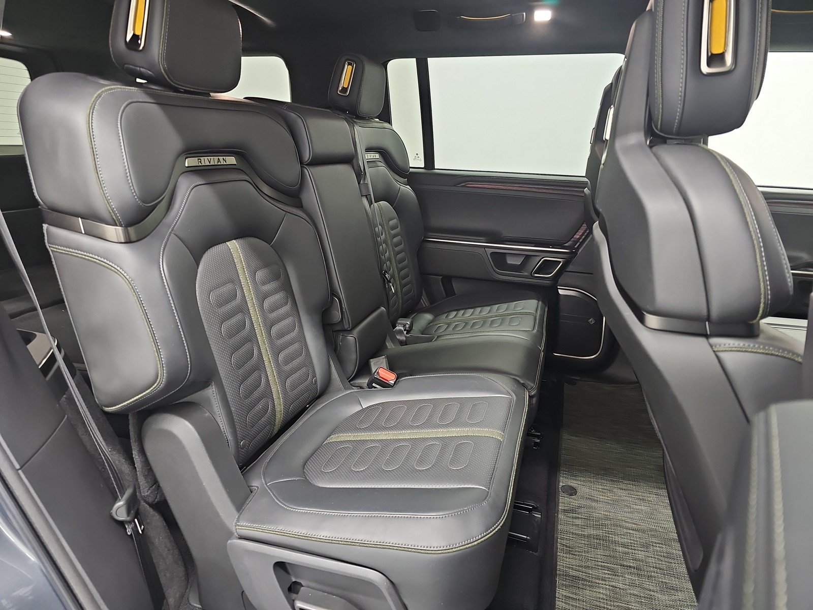 Used 2024 Rivian R1S Adventure AWD/4WD image 23