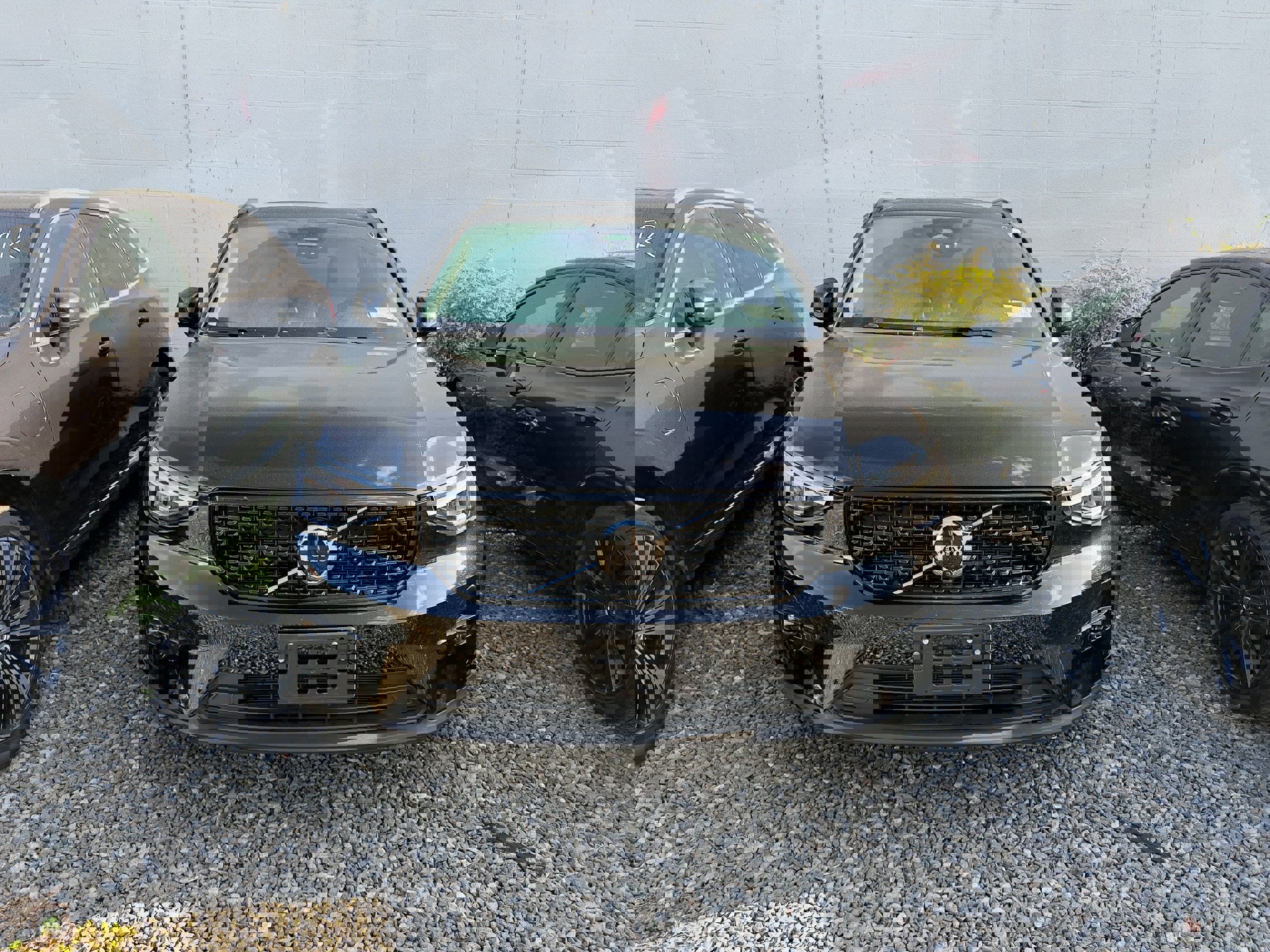 Certified 2023 Volvo XC40 B5 Plus w/ Climate Package image 2