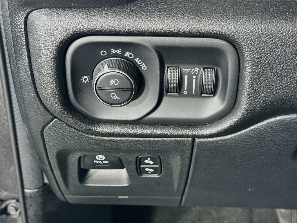 Used 2023 RAM 1500 Laramie AWD/4WD image 22